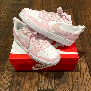 Court Borough Low 2 SE
Casual Sneakers from Finish Line